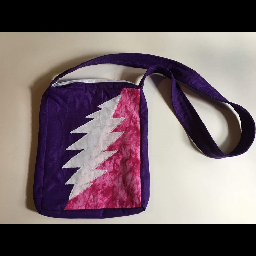 Zippered 13 point bolt purse